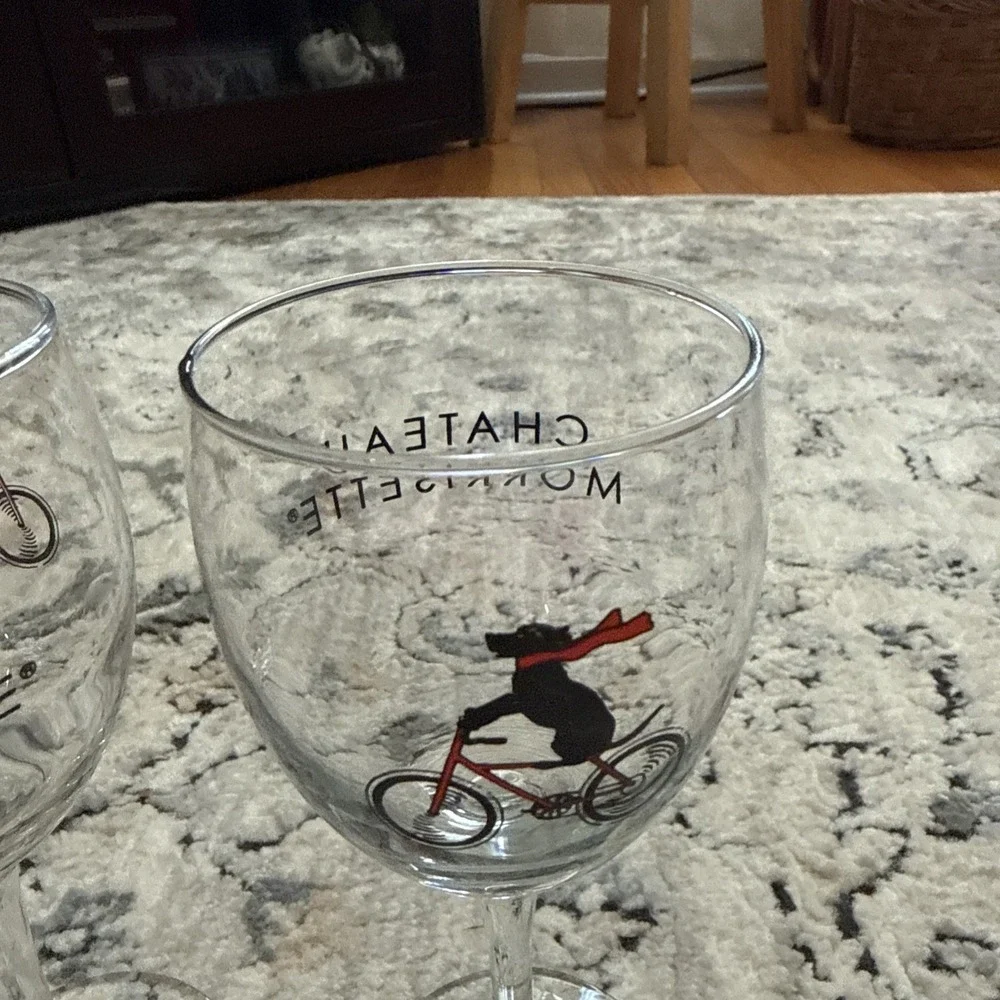 Chateau Morrisette Tasting Wine Glasses 8 Oz Painted Labradors Black Red